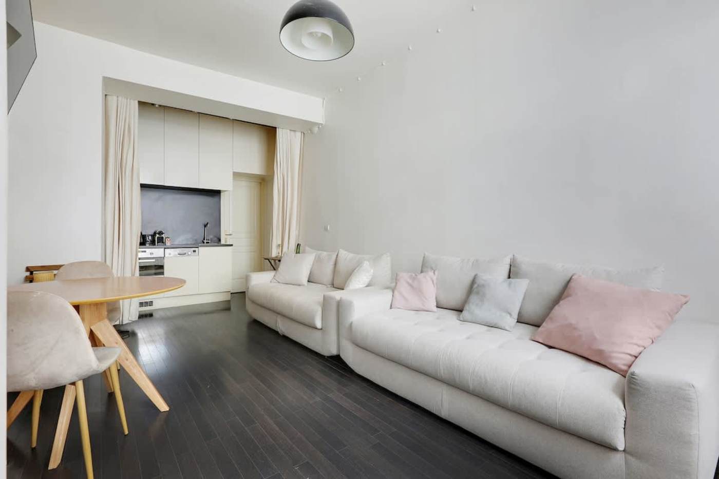 Rue Saint-Joseph, Montorgueil & Le Sentier — interior