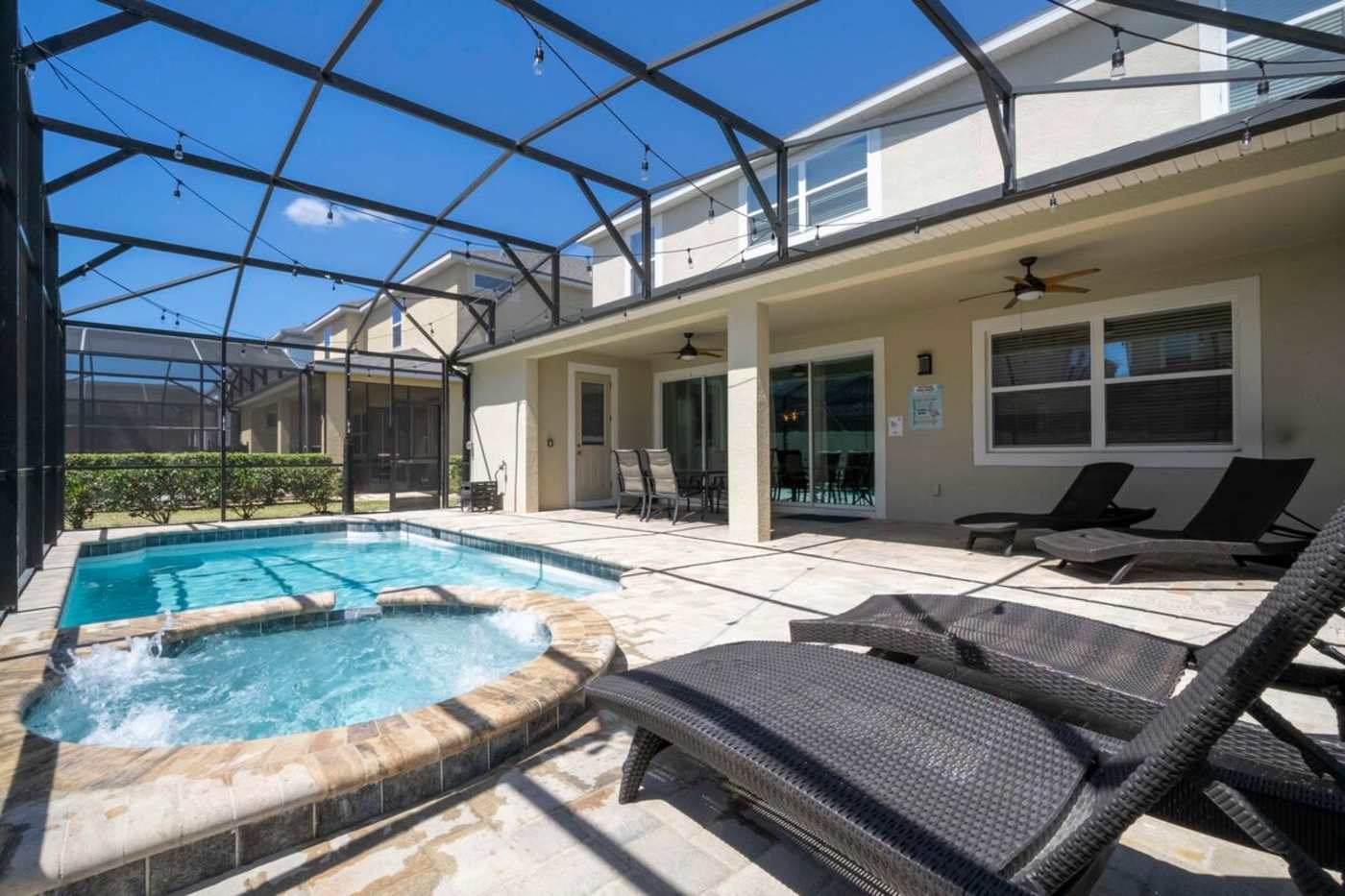 9012FKW – Photo 1