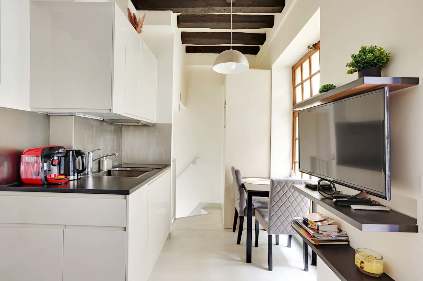 Rue Vieille du Temple, Le Marais — interior
