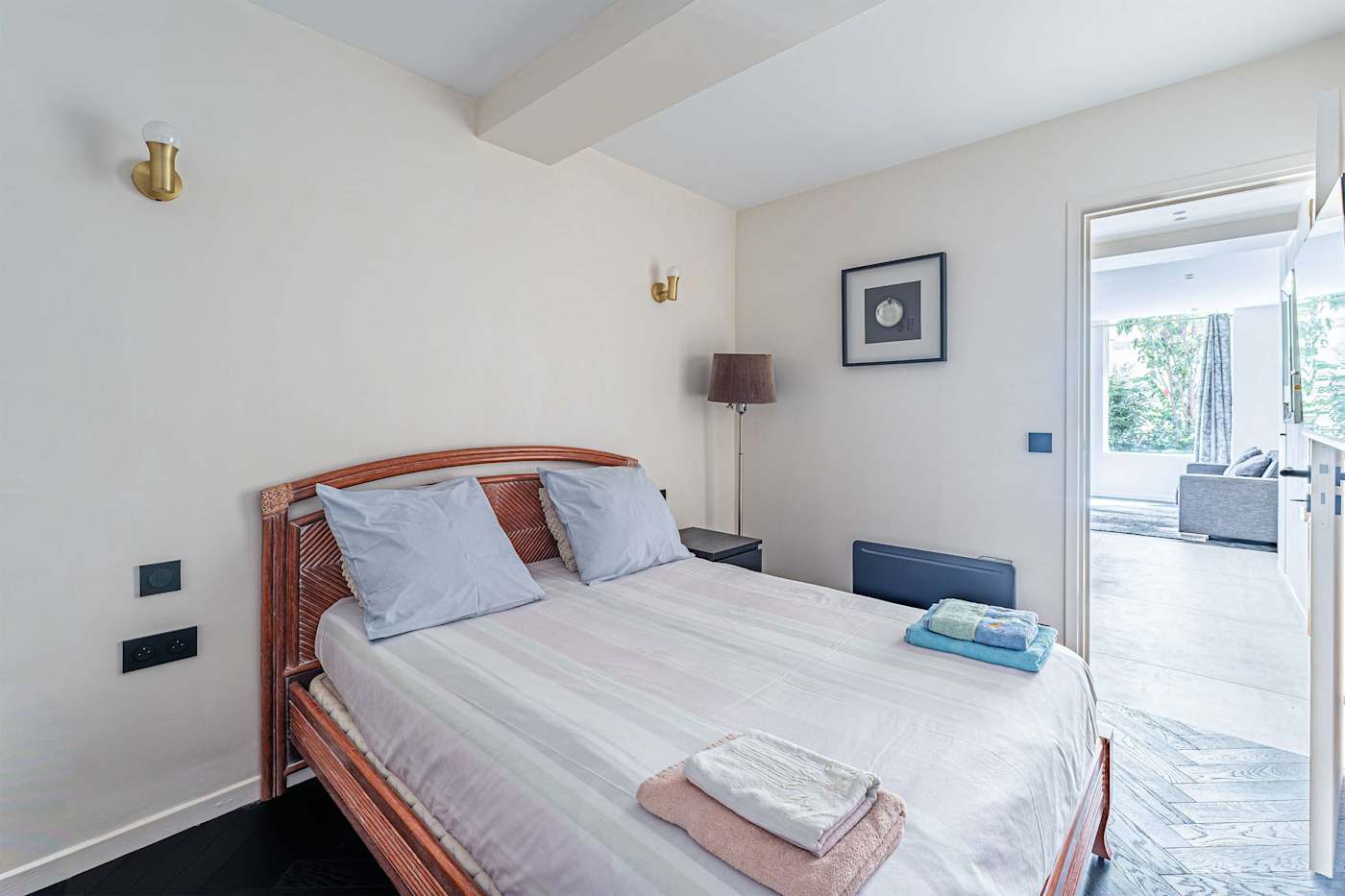 Rue Manuel, South Pigalle — living area