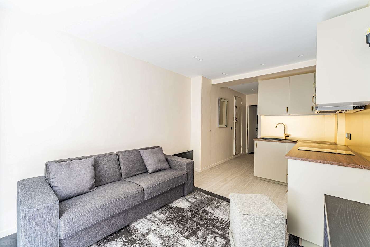 Rue Manuel, South Pigalle — interior
