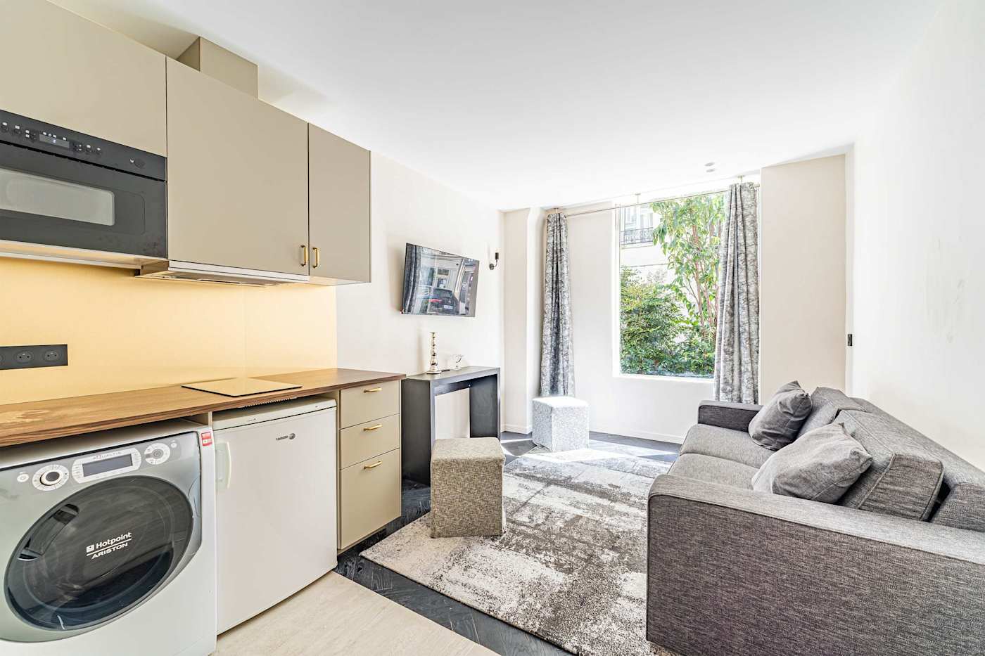 Rue Manuel, South Pigalle — interior