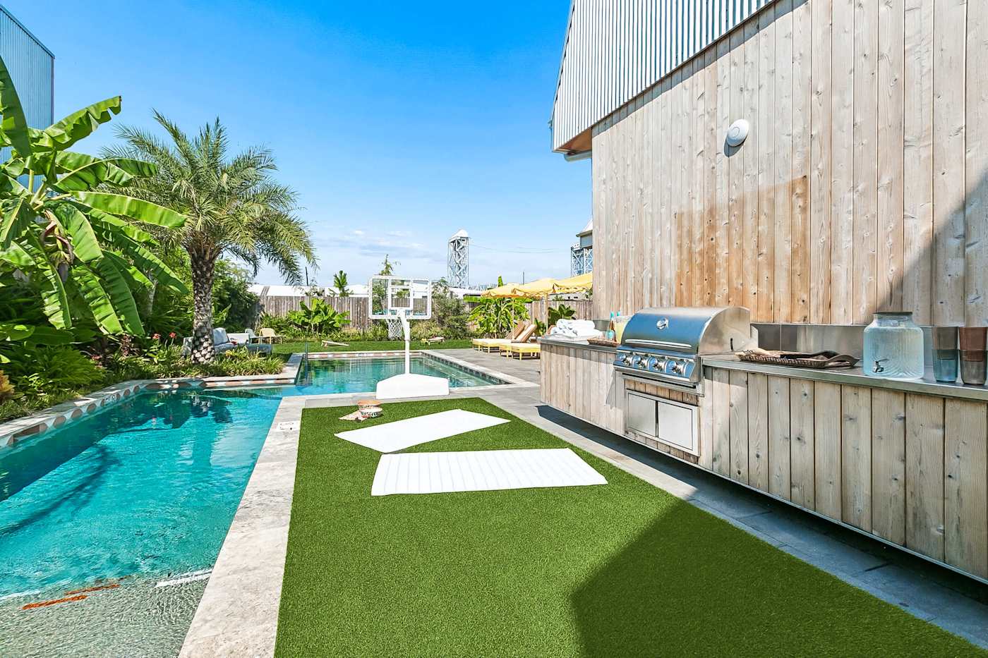 The Covered Patio at The Cocodrie
