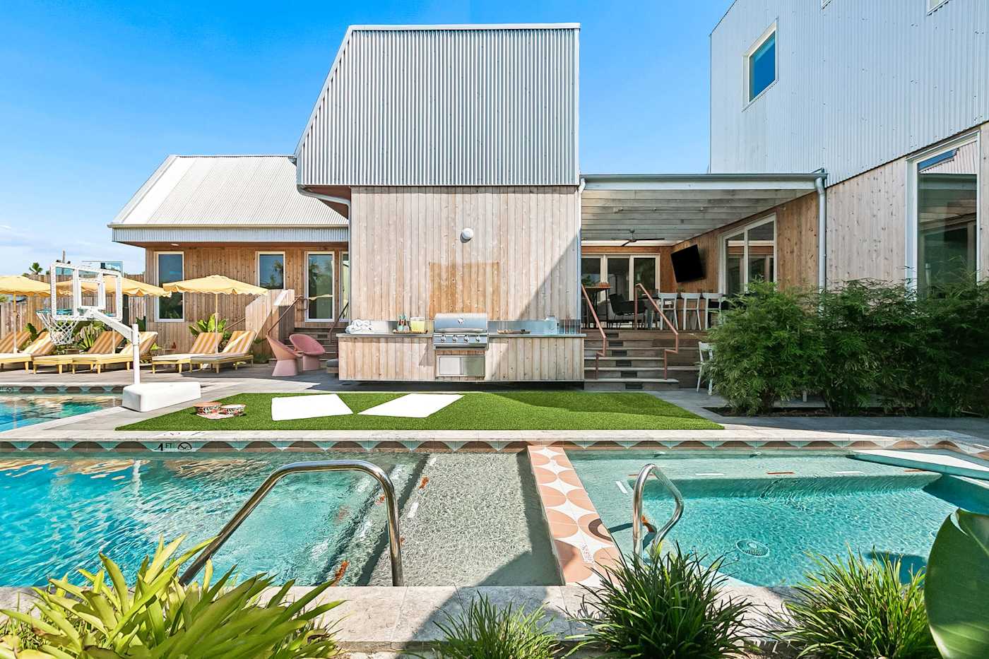 The Pool at The Cocodrie