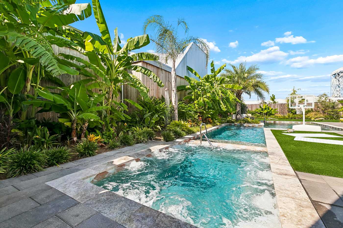 The Hot Tub at The Cocodrie