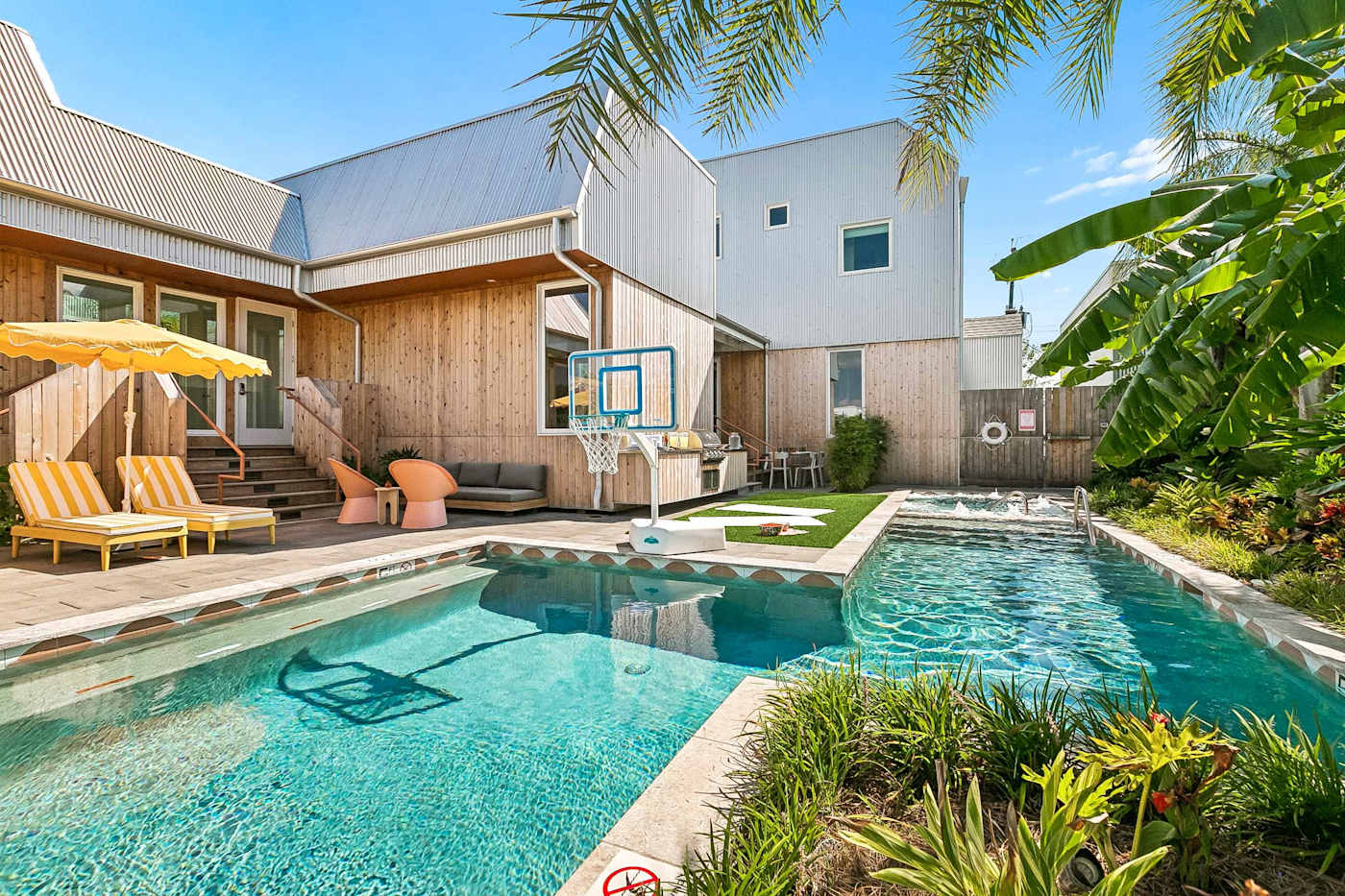 The Pool at The Cocodrie