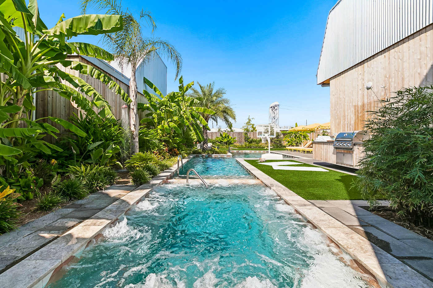 The Hot Tub at The Cocodrie