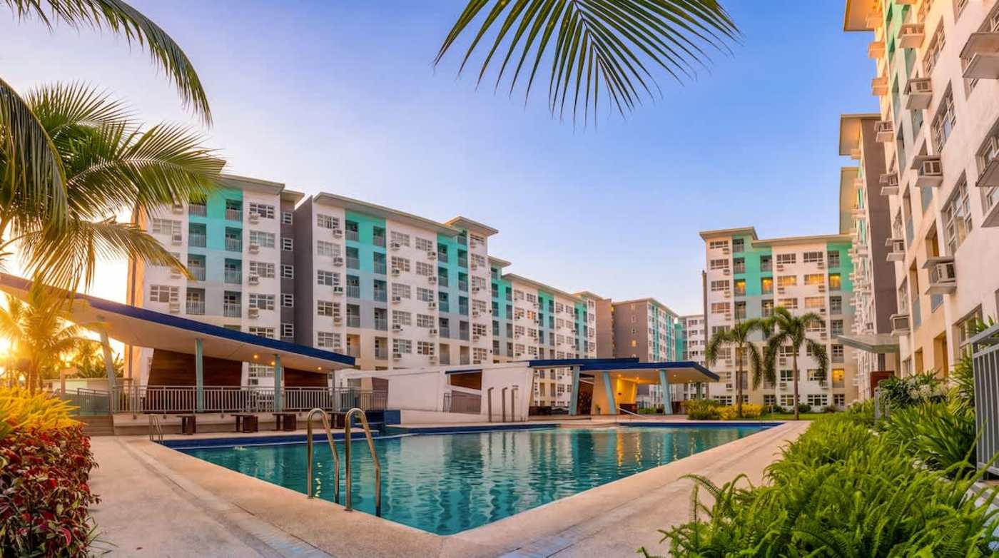 Spacious 2BR  ·  Pool  ·  Near Airport & Samal Ferry, serviced residence in Davao City