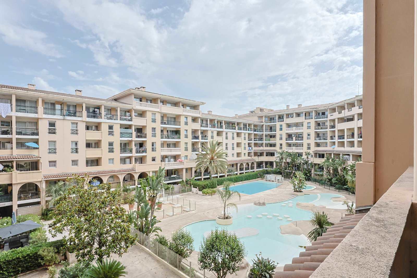 LX101 T2 balcon et piscine 2 min des plage, Cannes : vue principale