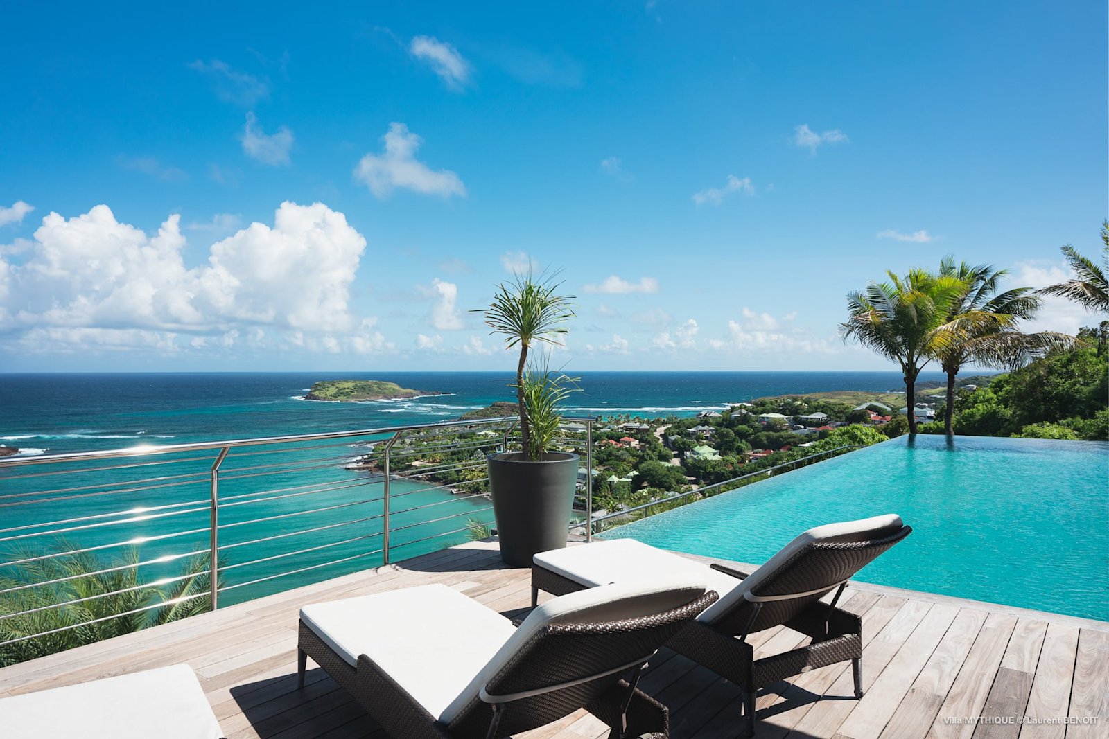 Villa MYTHIQUE – Ultra-Luxury 6-Bedroom Masterpiece Overlooking Marigot Bay