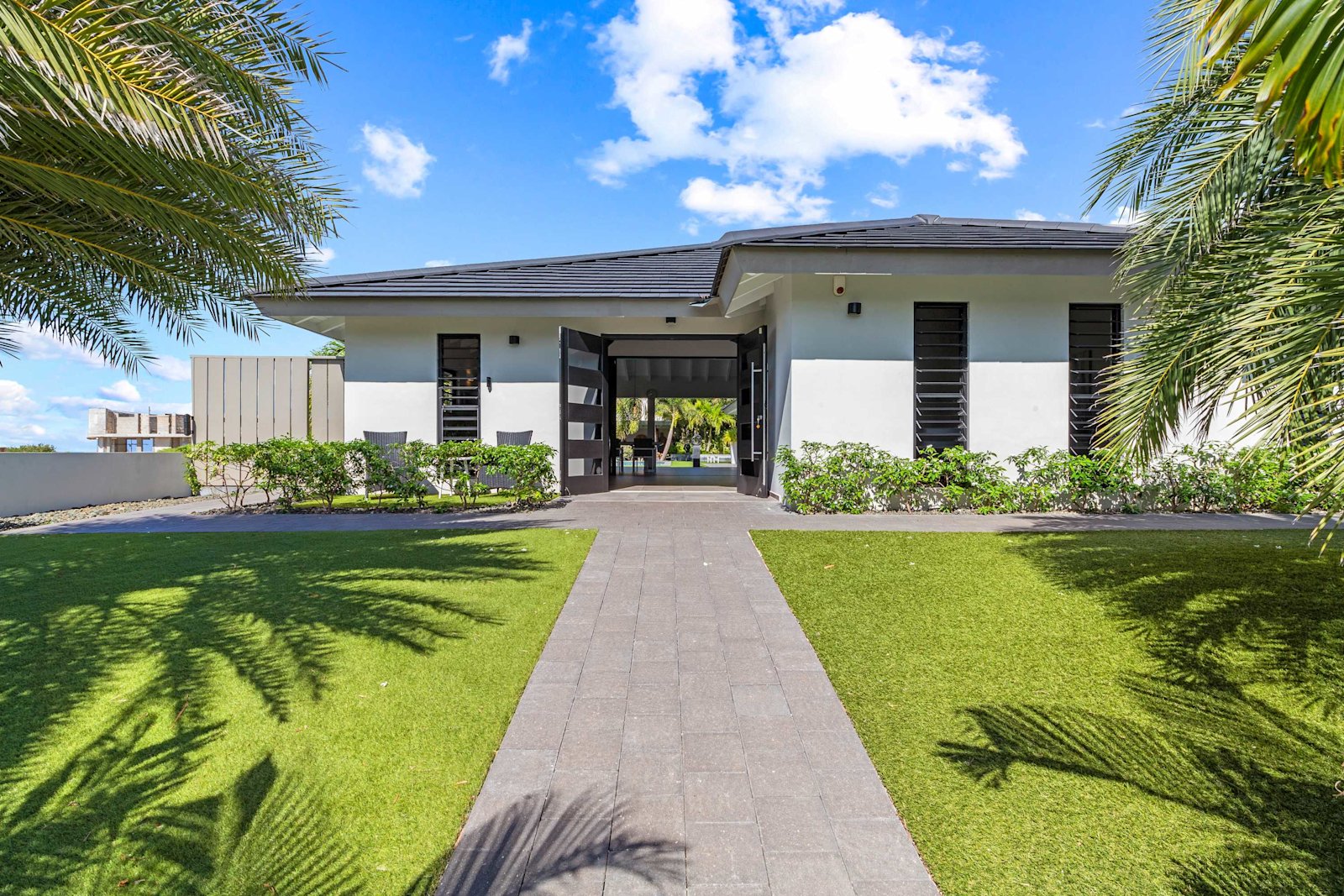 Villa Black Pearl exterior in Vista Royal, Jan Thiel Curaçao