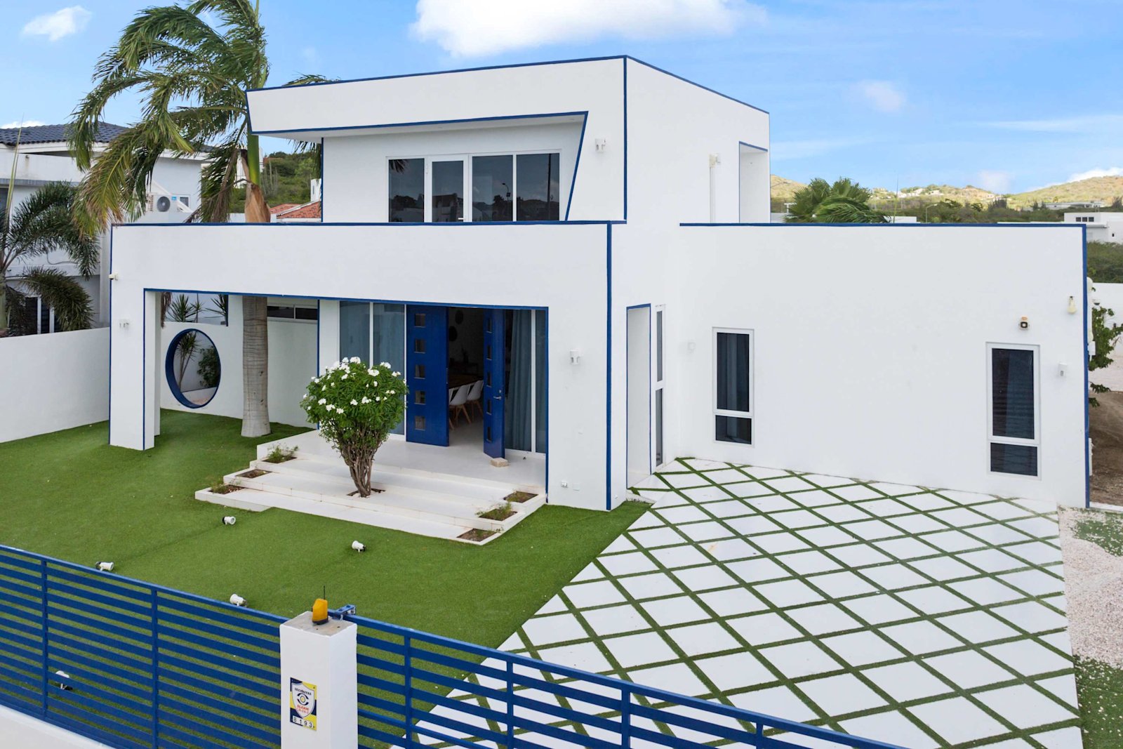 Modern exterior of Villa Santorini in Curaçao