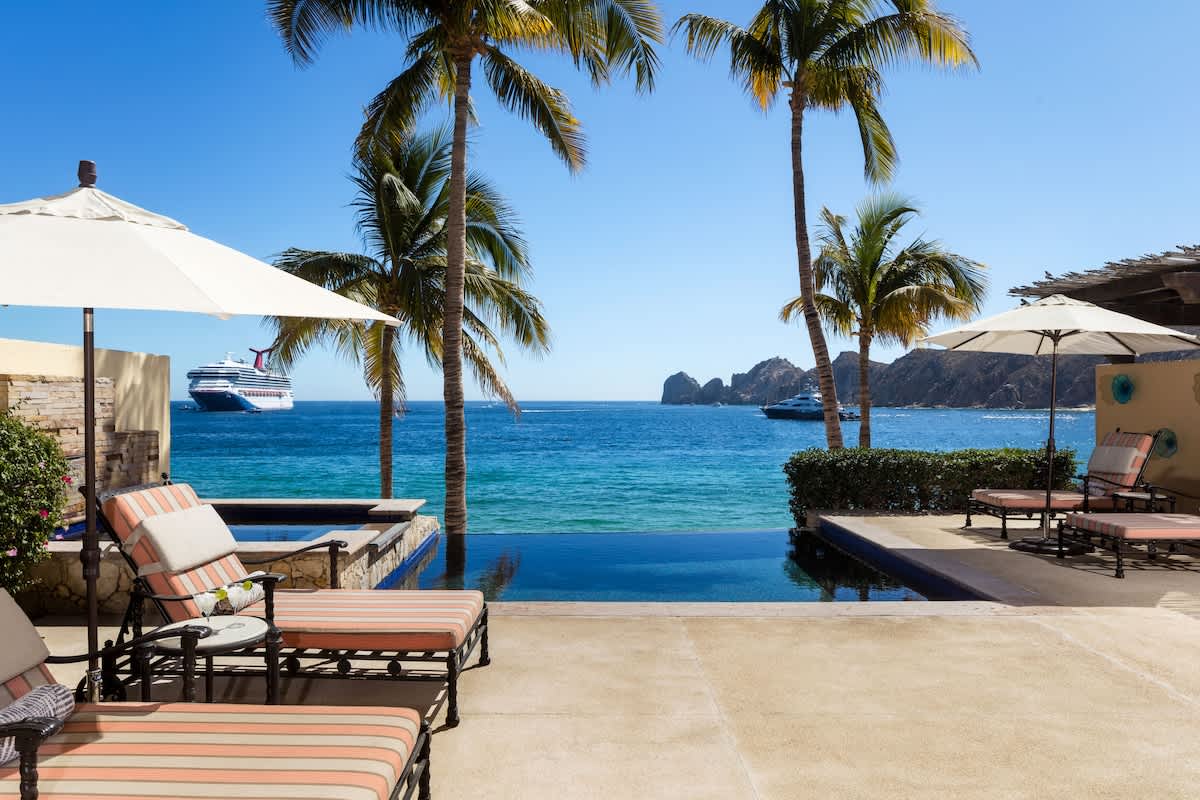 Villa Anais beachfront terrace facing Land’s End, Médano Beach