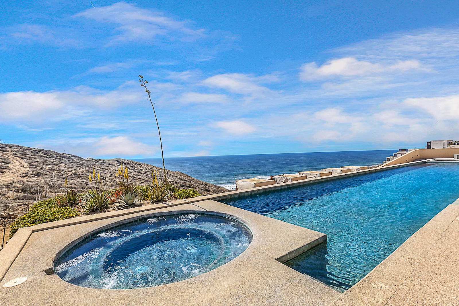The Breakers cliffside pool and jacuzzi above Cerritos Beach