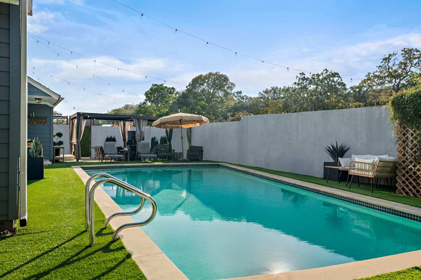 Poolside Funhouse, photo 2