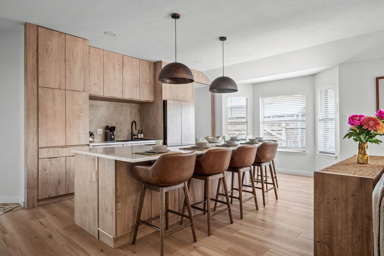 Onyx & Oak, photo 2
