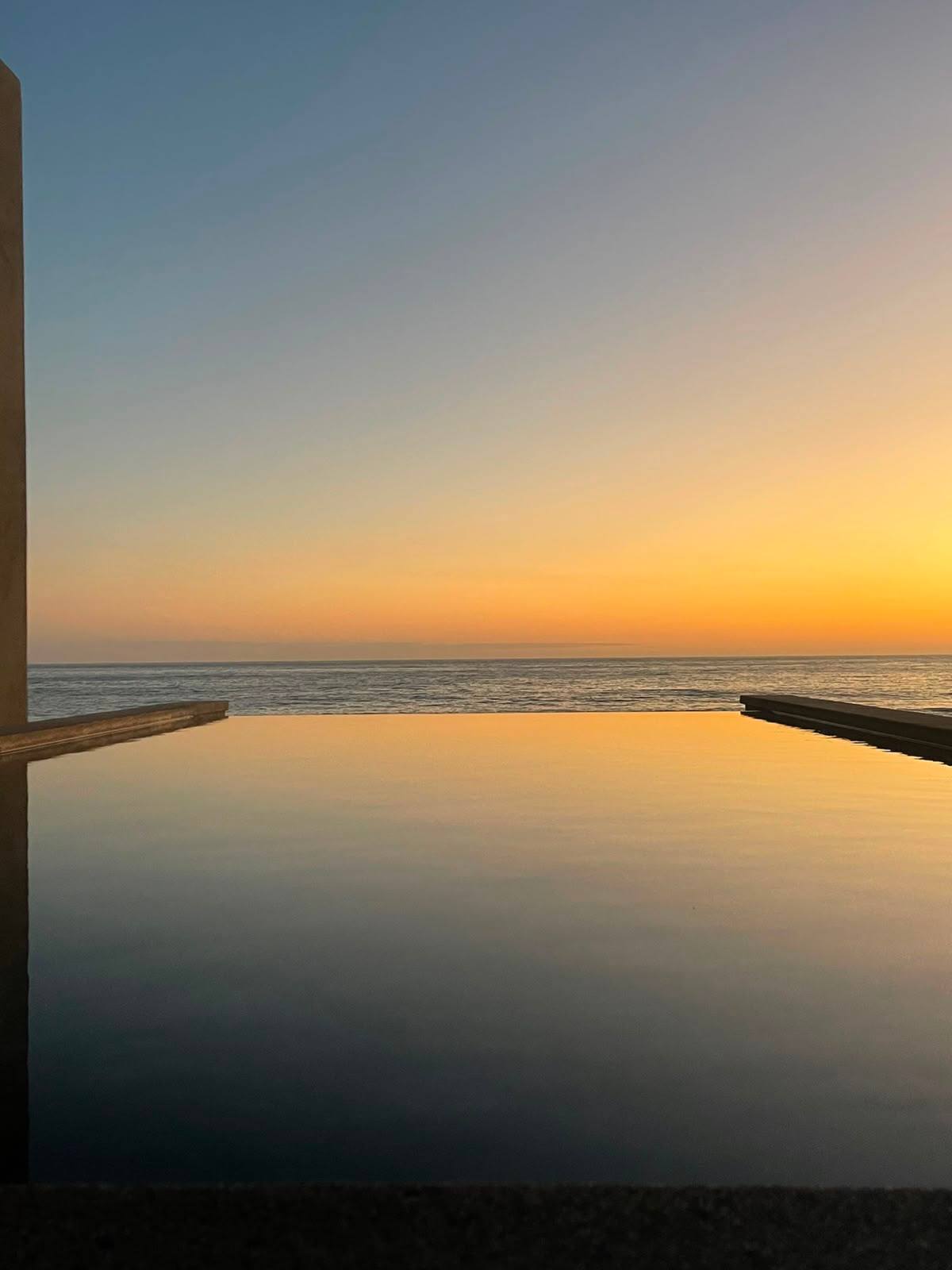 Casa Atlas infinity pool at sunset over Cerritos Beach