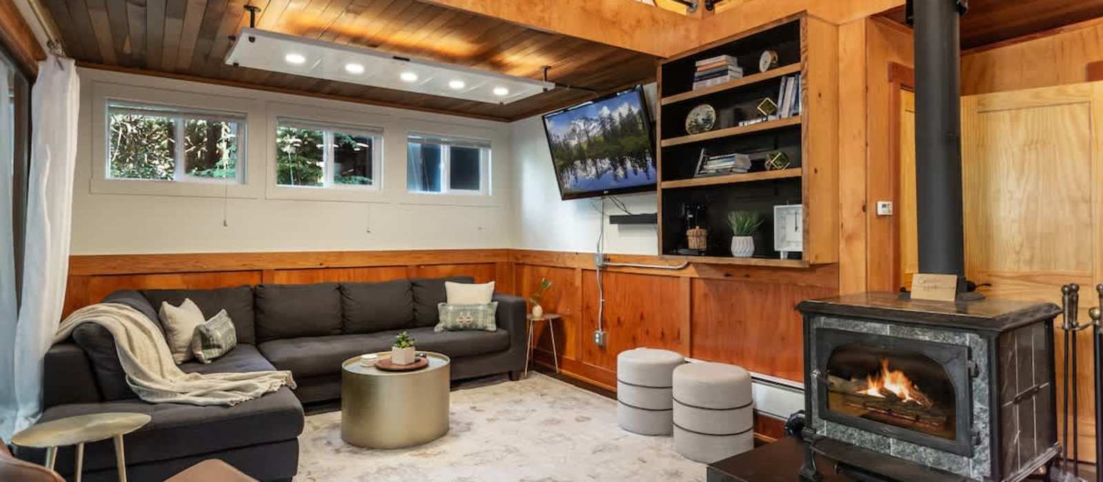 The Birdhouse Mt Baker Cabin with Private Hot Tub Wood Stove and EV Charger