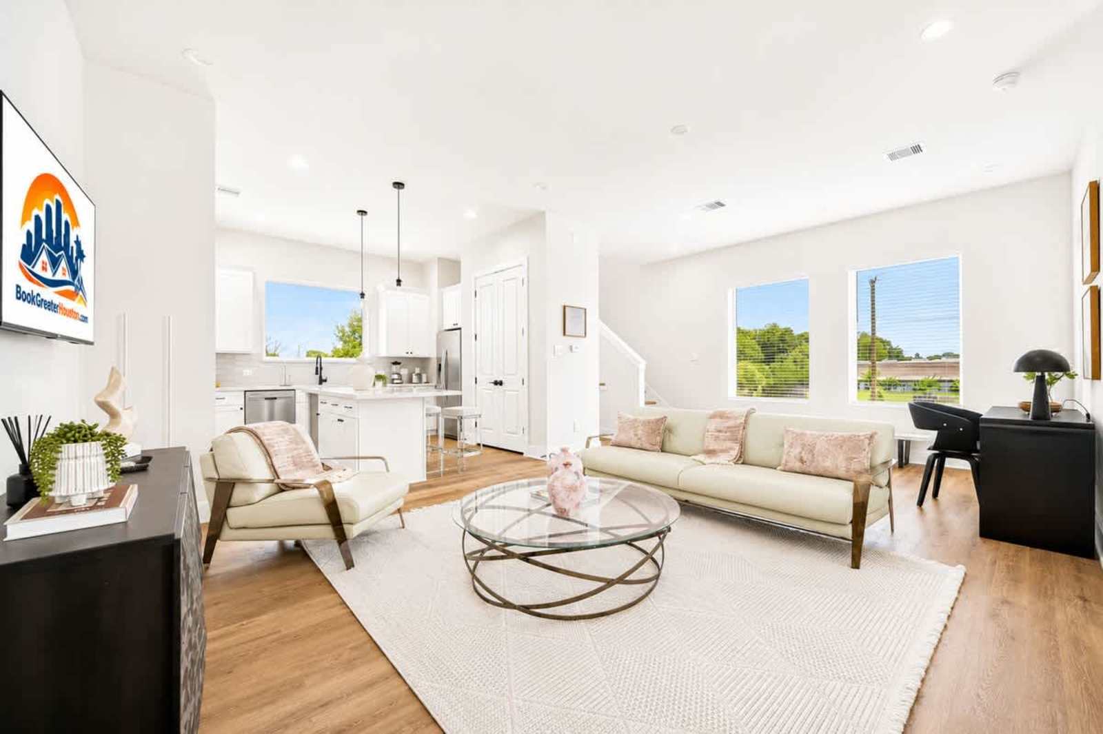 Comfortable living space in a Greater Houston Luxe home