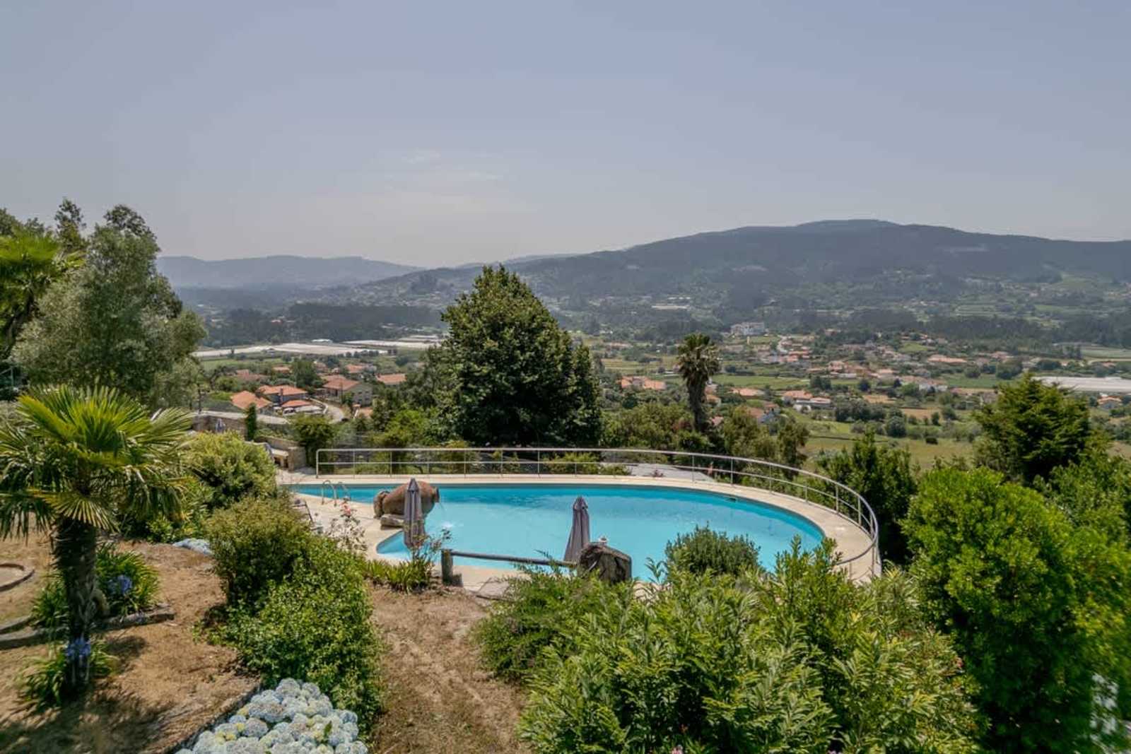 Fountain Retreat I Pool & Sports Escape – luxury villa in Minho Coast, Portugal – image 107