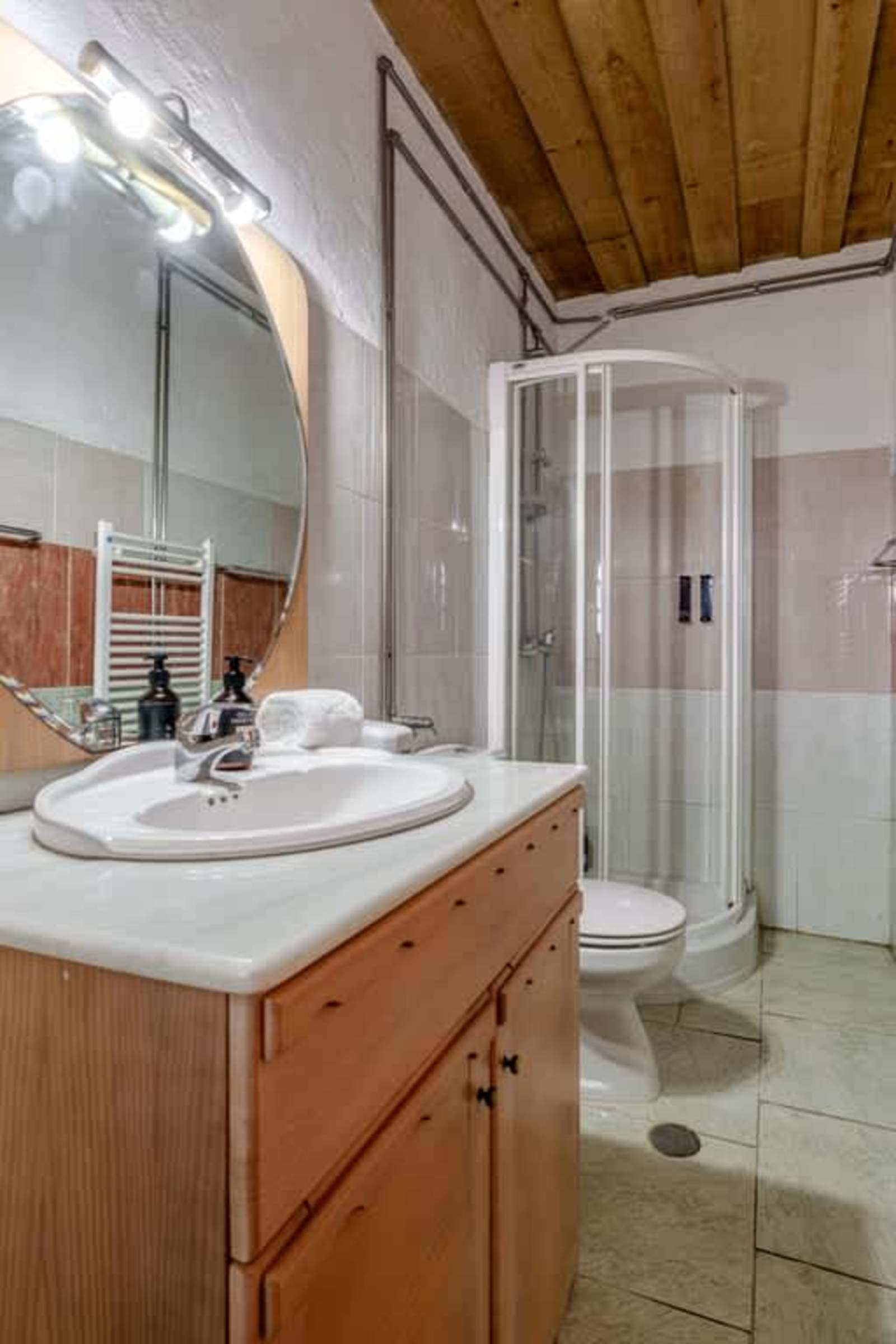Fountain Retreat I Pool & Sports Escape – luxury villa in Minho Coast, Portugal – image 35
