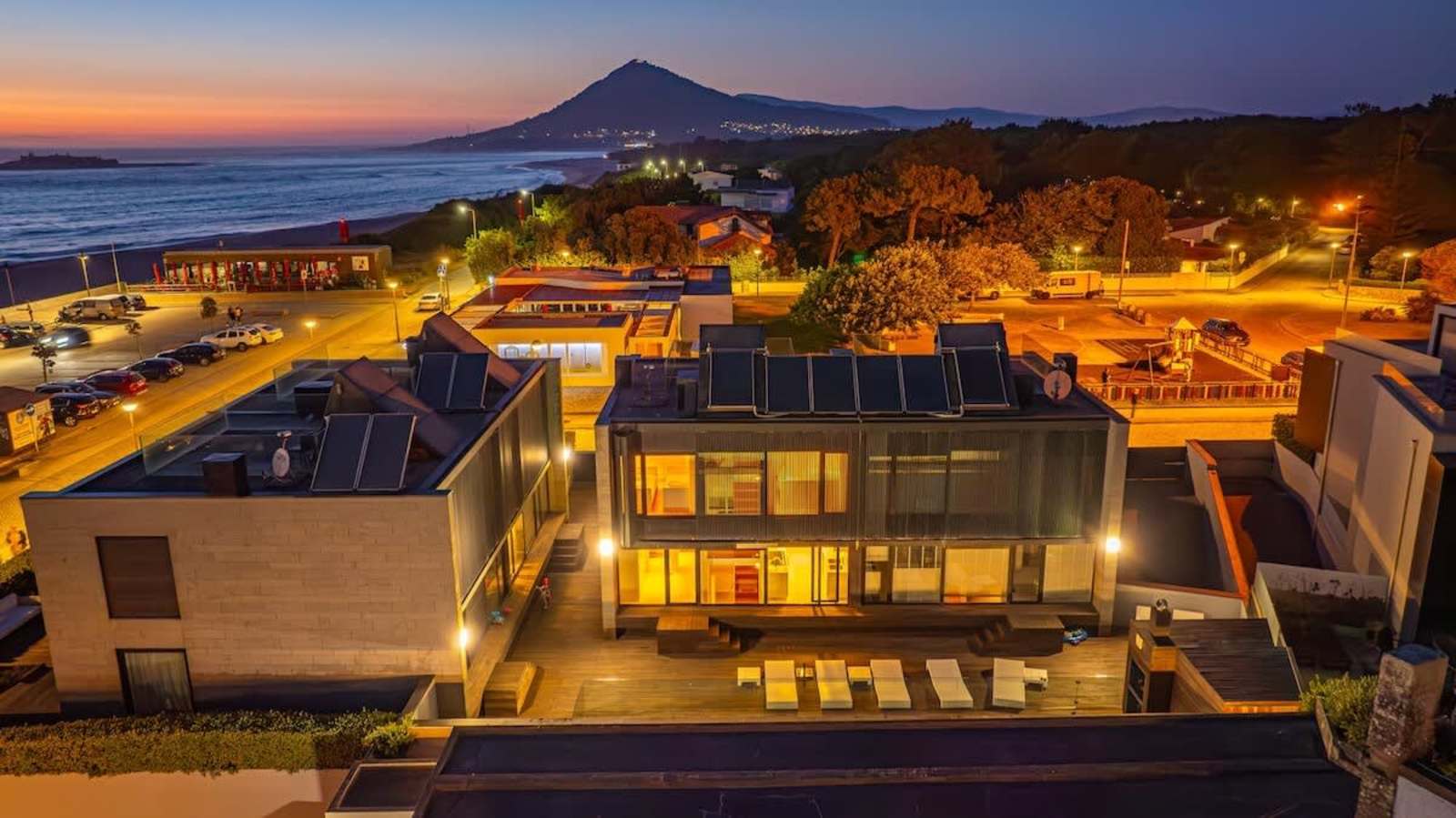 Moledo Front Beach with Sunset Views and Pool – luxury villa in Minho Coast, Portugal – image 10