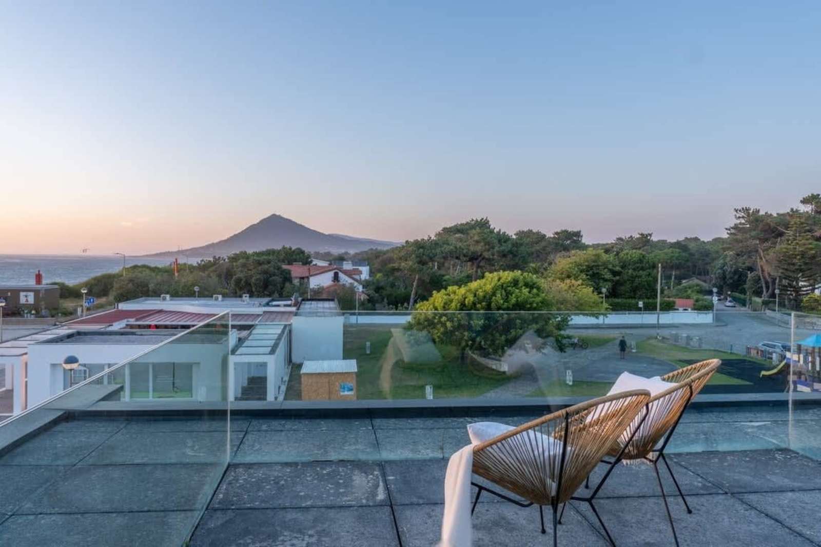 Moledo Front Beach with Sunset Views and Pool – luxury villa in Minho Coast, Portugal – image 7