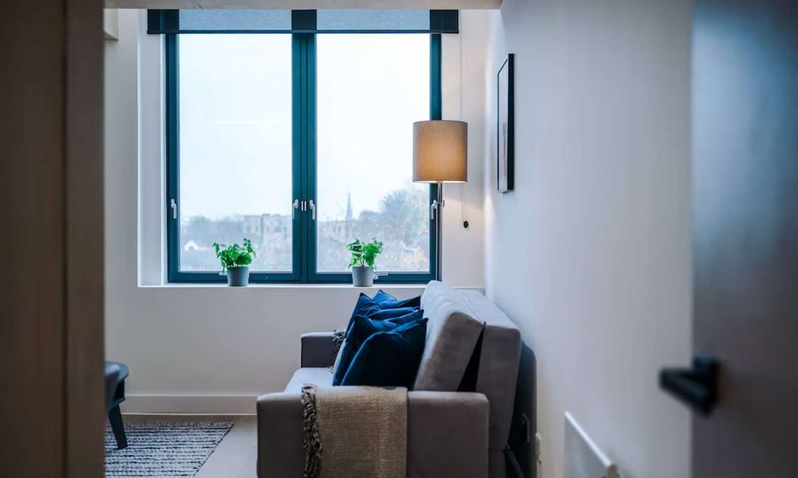 A warm and welcoming living room, perfect for relaxing and entertaining