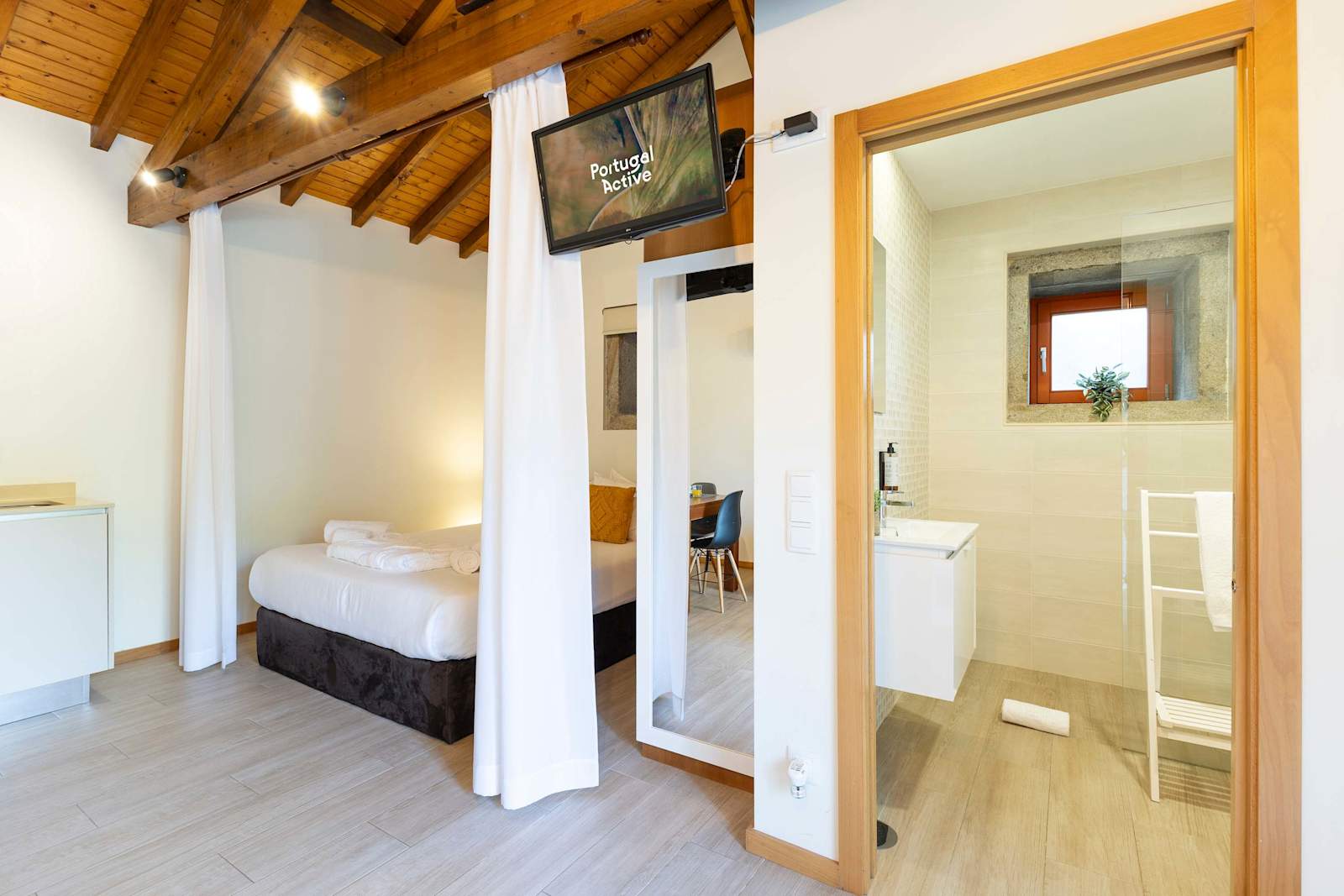 River Beach Loft · Bob Dylan at the Watermill – luxury villa in Minho Coast, Portugal – image 12