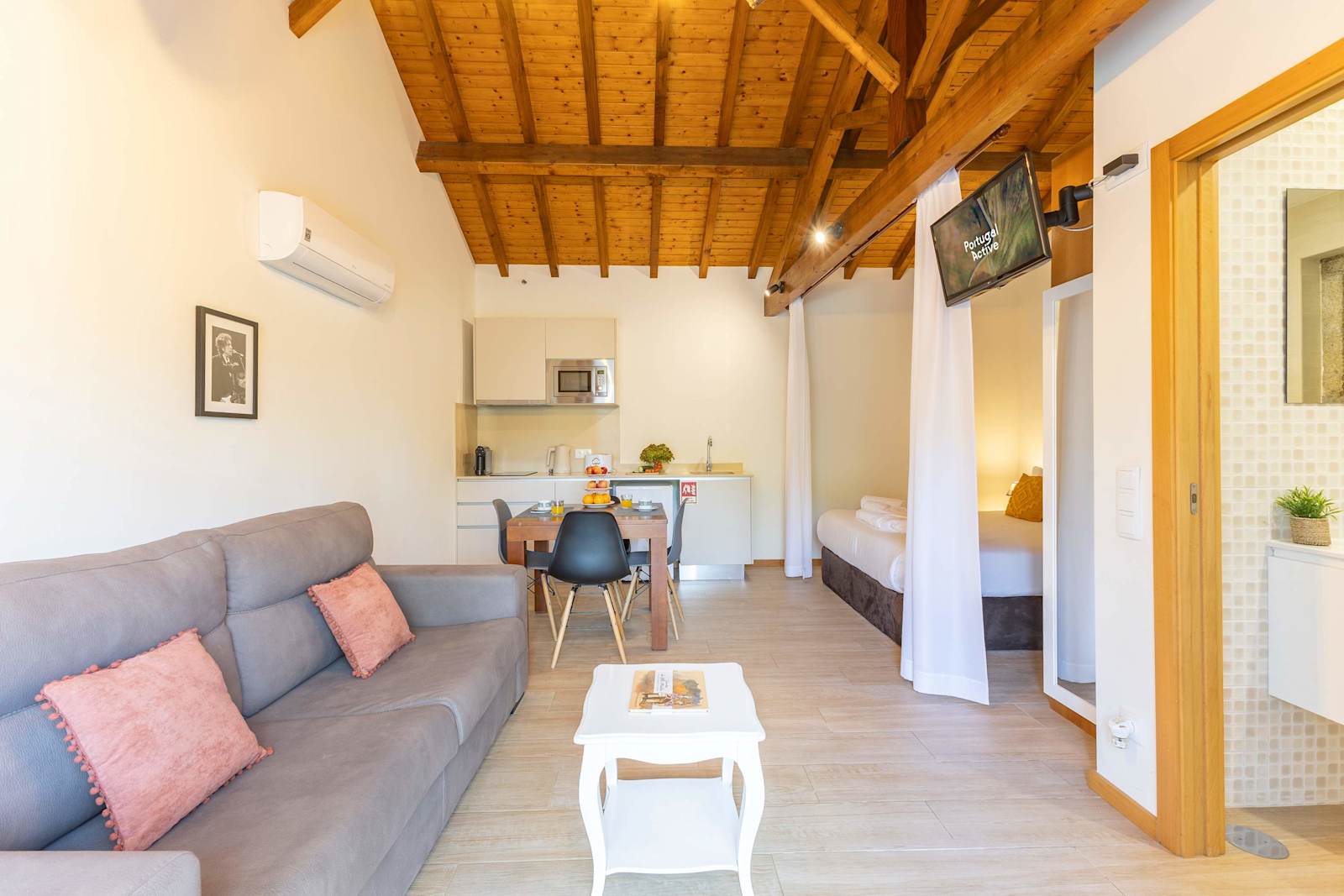 River Beach Loft · Bob Dylan at the Watermill – luxury villa in Minho Coast, Portugal – image 5
