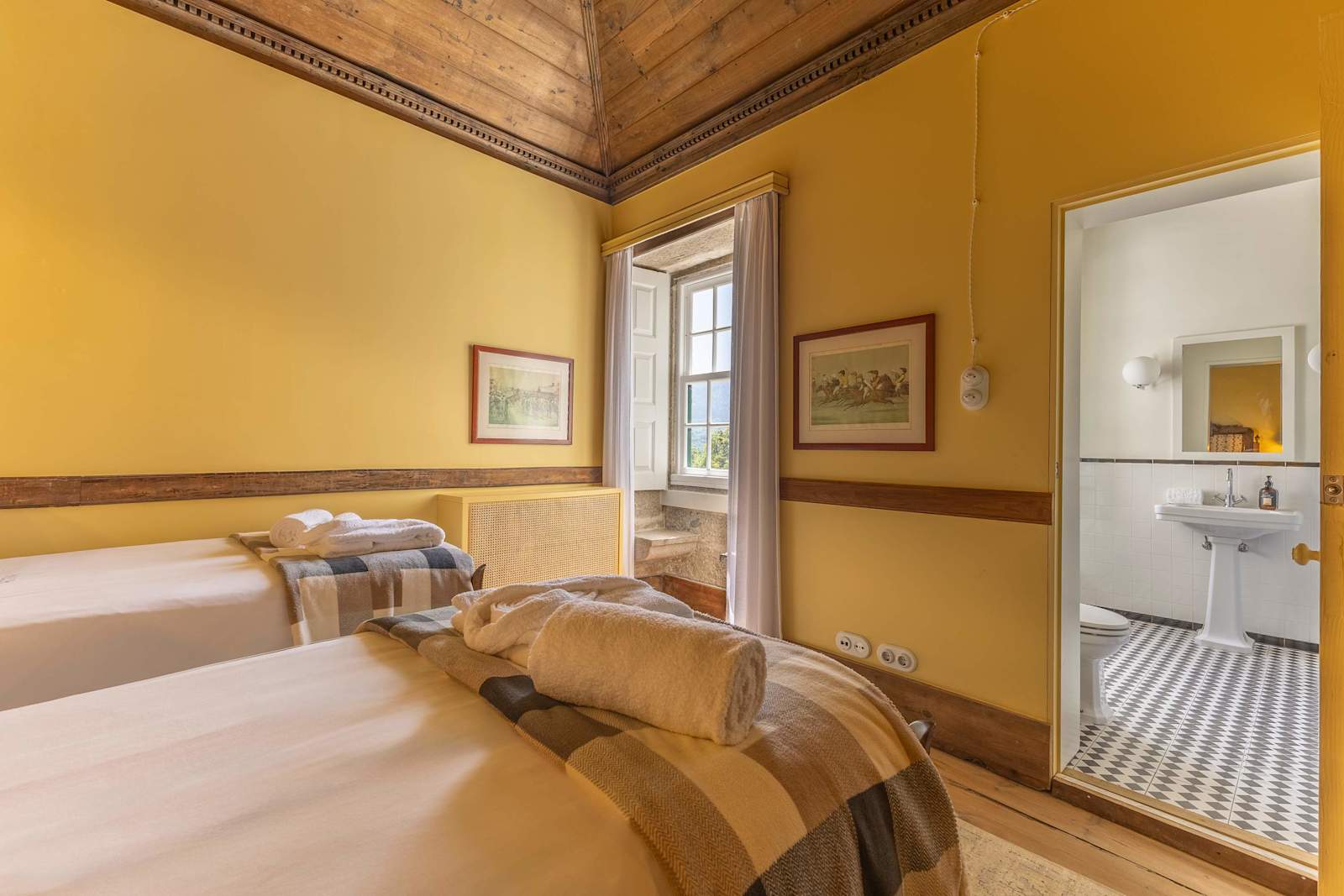 Carcavelos Manor House – luxury villa in Minho, Portugal – image 64
