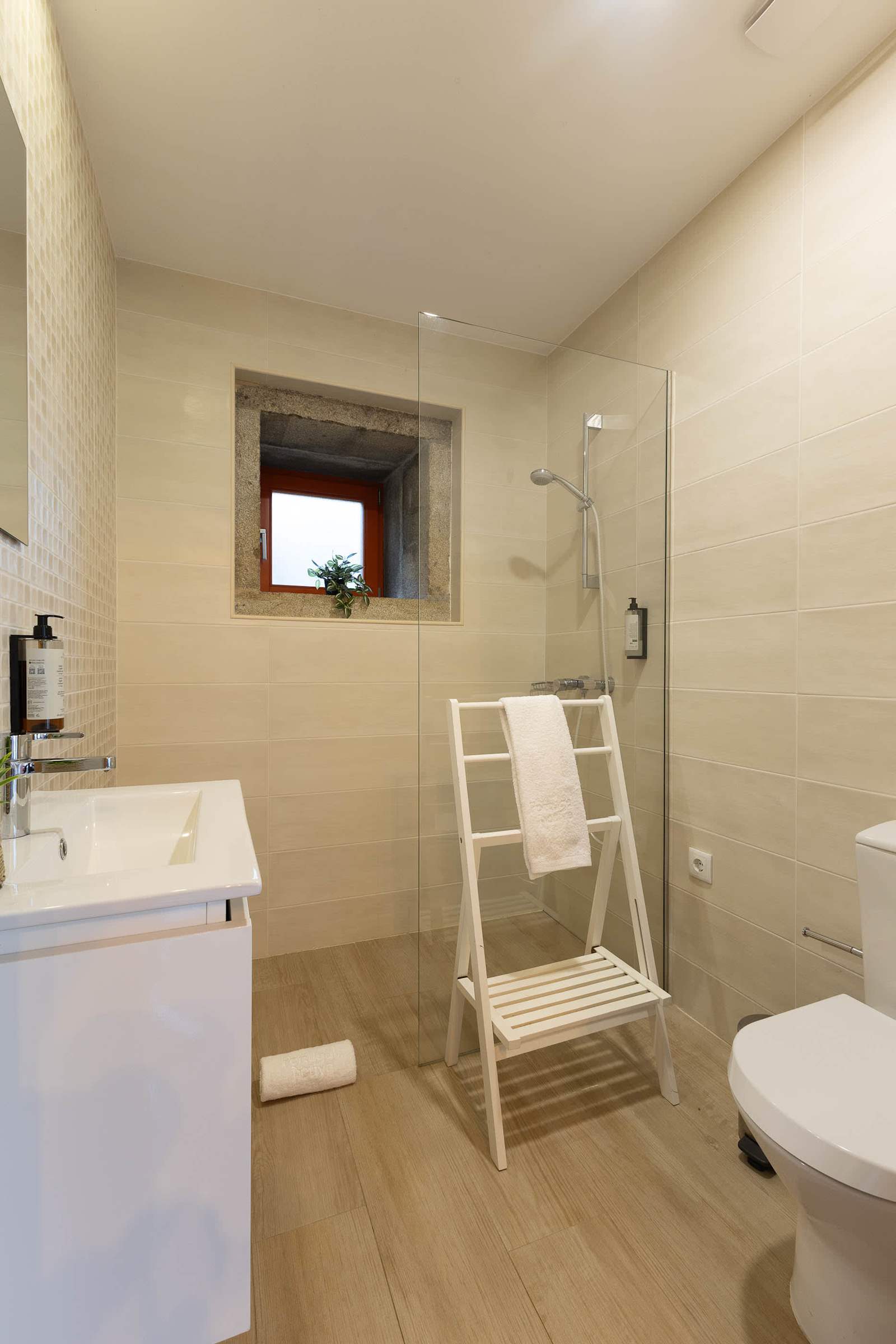 River Beach Loft · Bob Dylan at the Watermill – luxury villa in Minho Coast, Portugal – image 11
