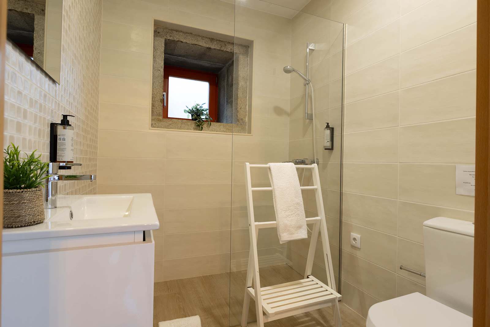 River Beach Loft · Bob Dylan at the Watermill – luxury villa in Minho Coast, Portugal – image 14