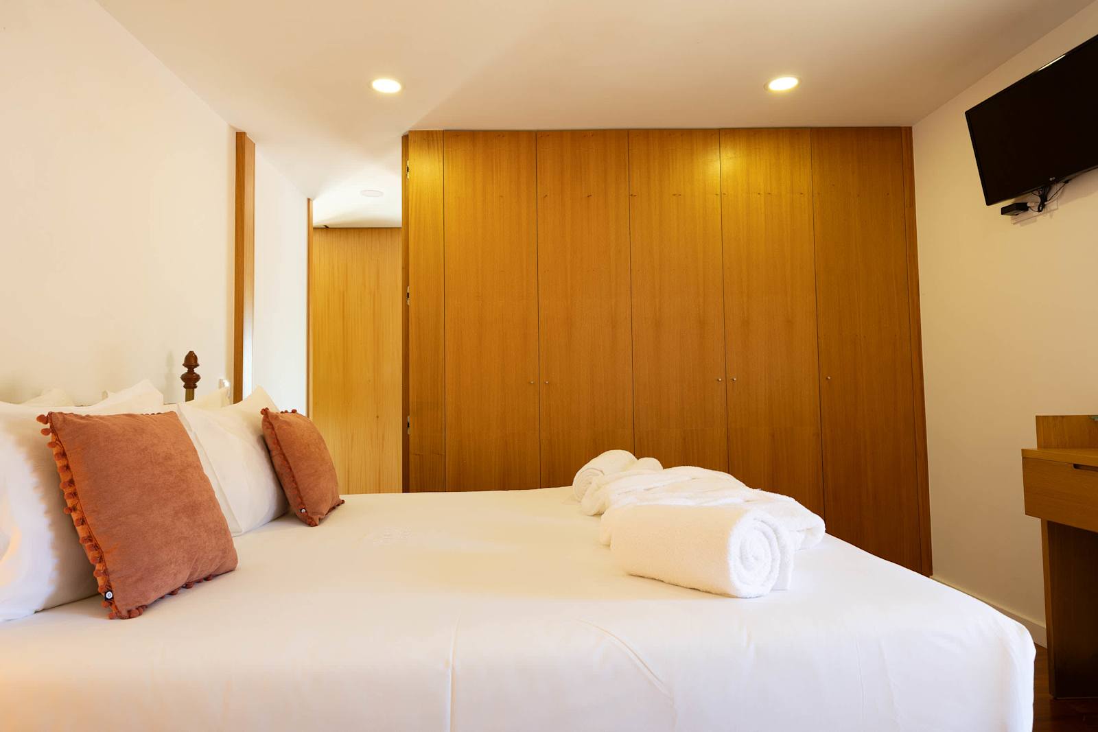 Riverside Watermill House · Private Beach Access – luxury villa in Minho Coast, Portugal – image 31