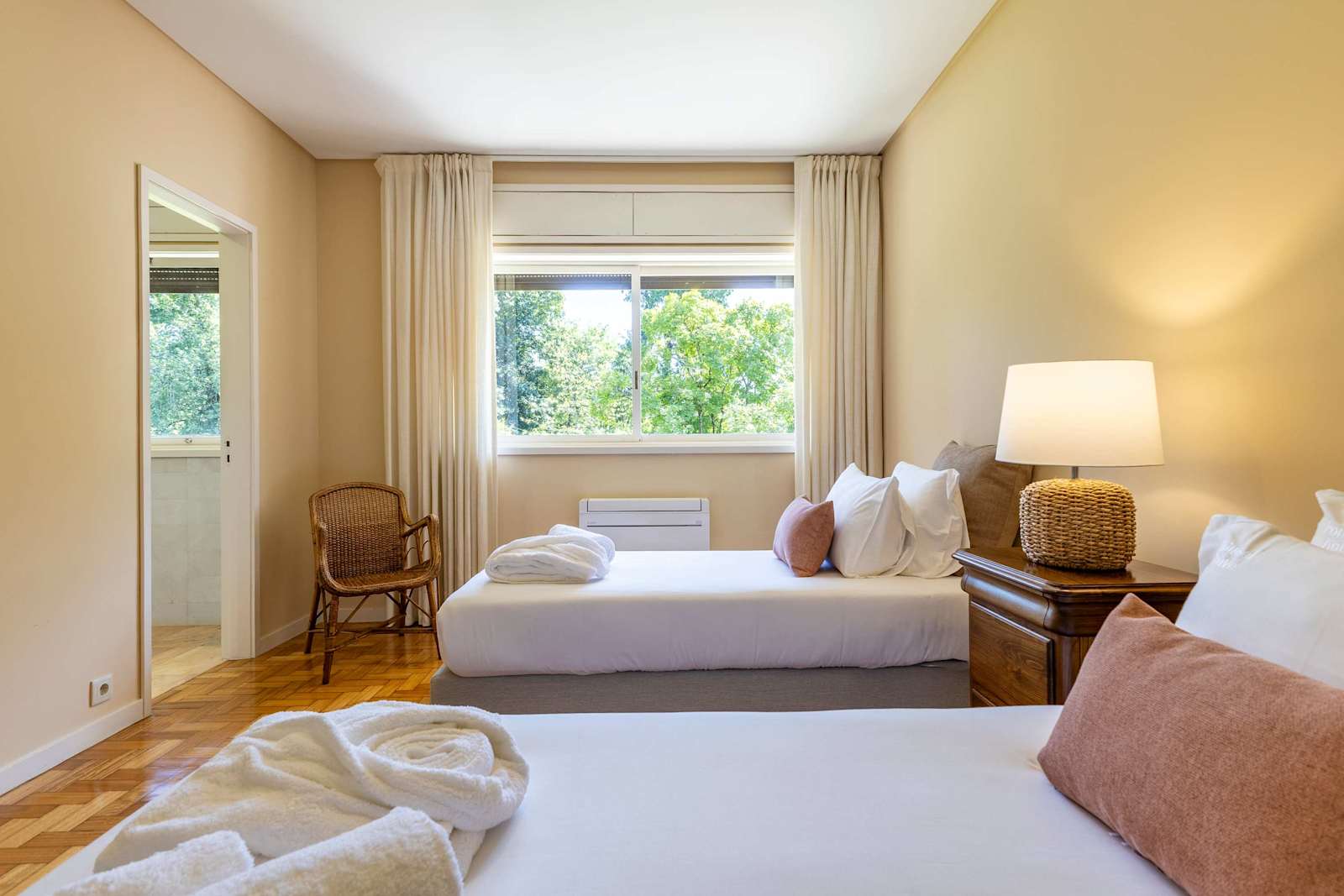 Abreu Retreat Palace I Luxury Elegance and Leisure Villa – luxury villa in Minho Coast, Portugal – image 39