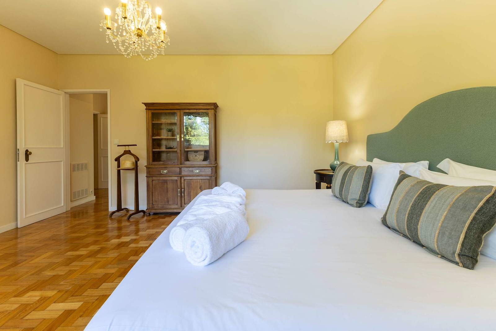 Abreu Retreat Palace I Luxury Elegance and Leisure Villa – luxury villa in Minho Coast, Portugal – image 27