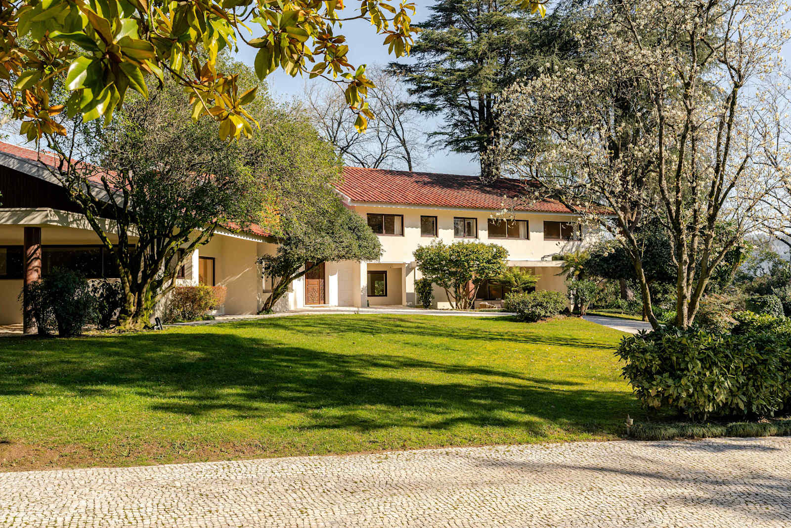 Abreu Retreat Palace I Luxury Elegance and Leisure Villa – luxury villa in Minho Coast, Portugal – image 70
