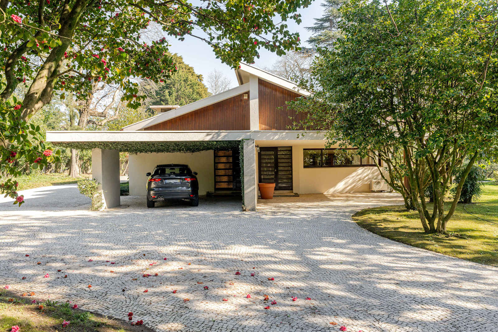 Abreu Retreat Palace I Luxury Elegance and Leisure Villa – luxury villa in Minho Coast, Portugal – image 69