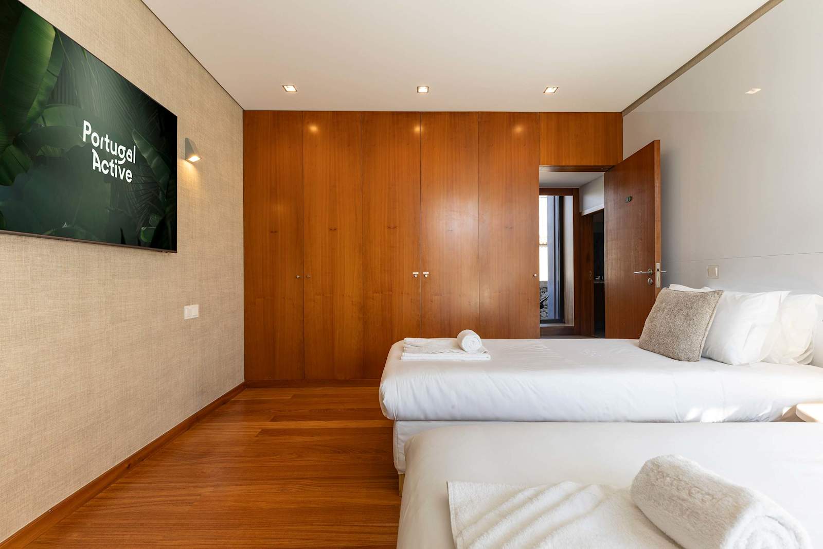 Villa Aura · Sauna, Gym, 5min Beach & City – luxury villa in Minho Coast, Portugal – image 40