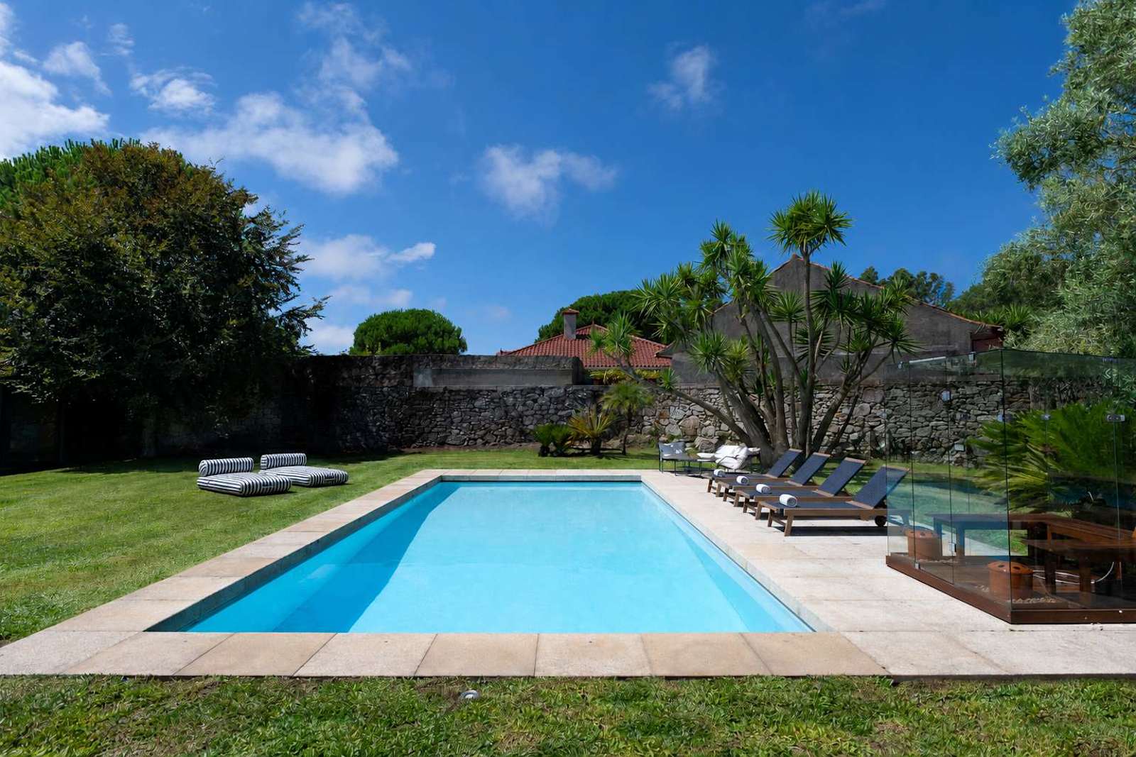 Villa Aura · Sauna, Gym, 5min Beach & City – luxury villa in Minho Coast, Portugal – image 2