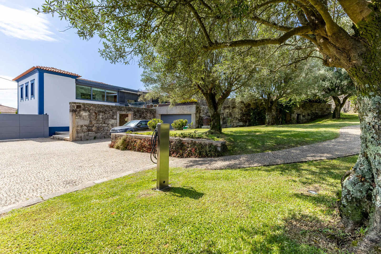 Villa Aura · Sauna, Gym, 5min Beach & City – luxury villa in Minho Coast, Portugal – image 23