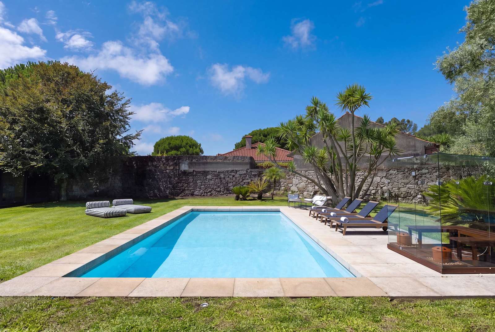 Villa Aura – luxury villa in Minho, Portugal – image 3