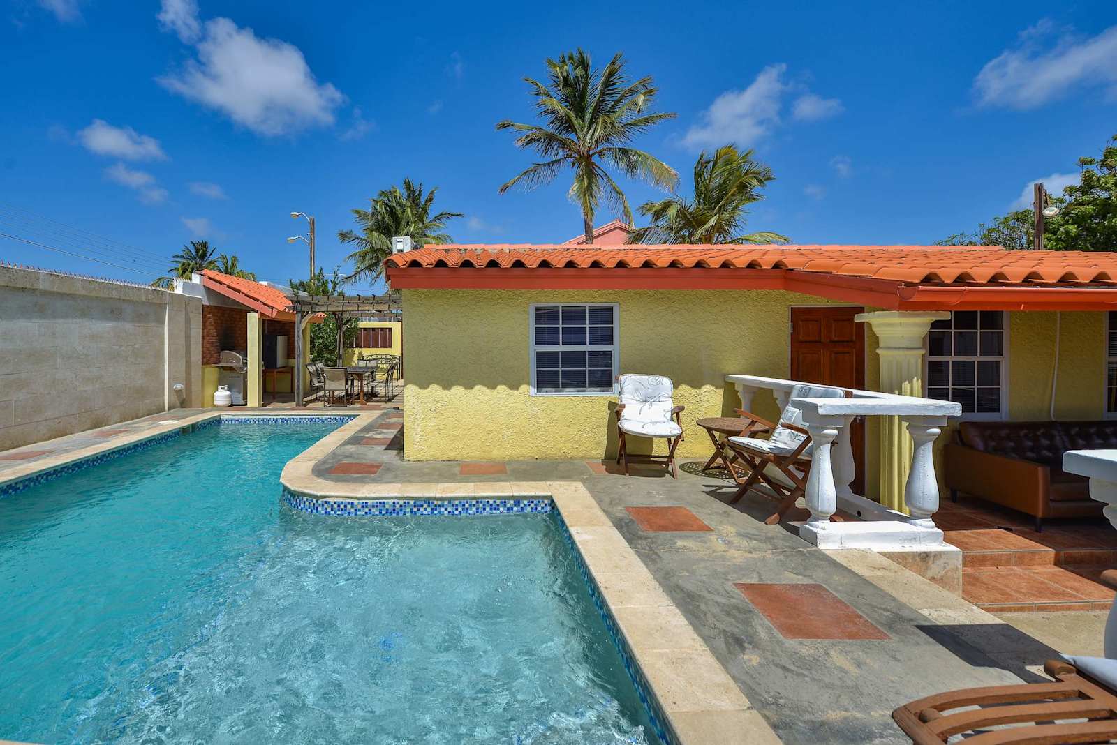 Cozy Hideaway, 4BR Pool Retreat