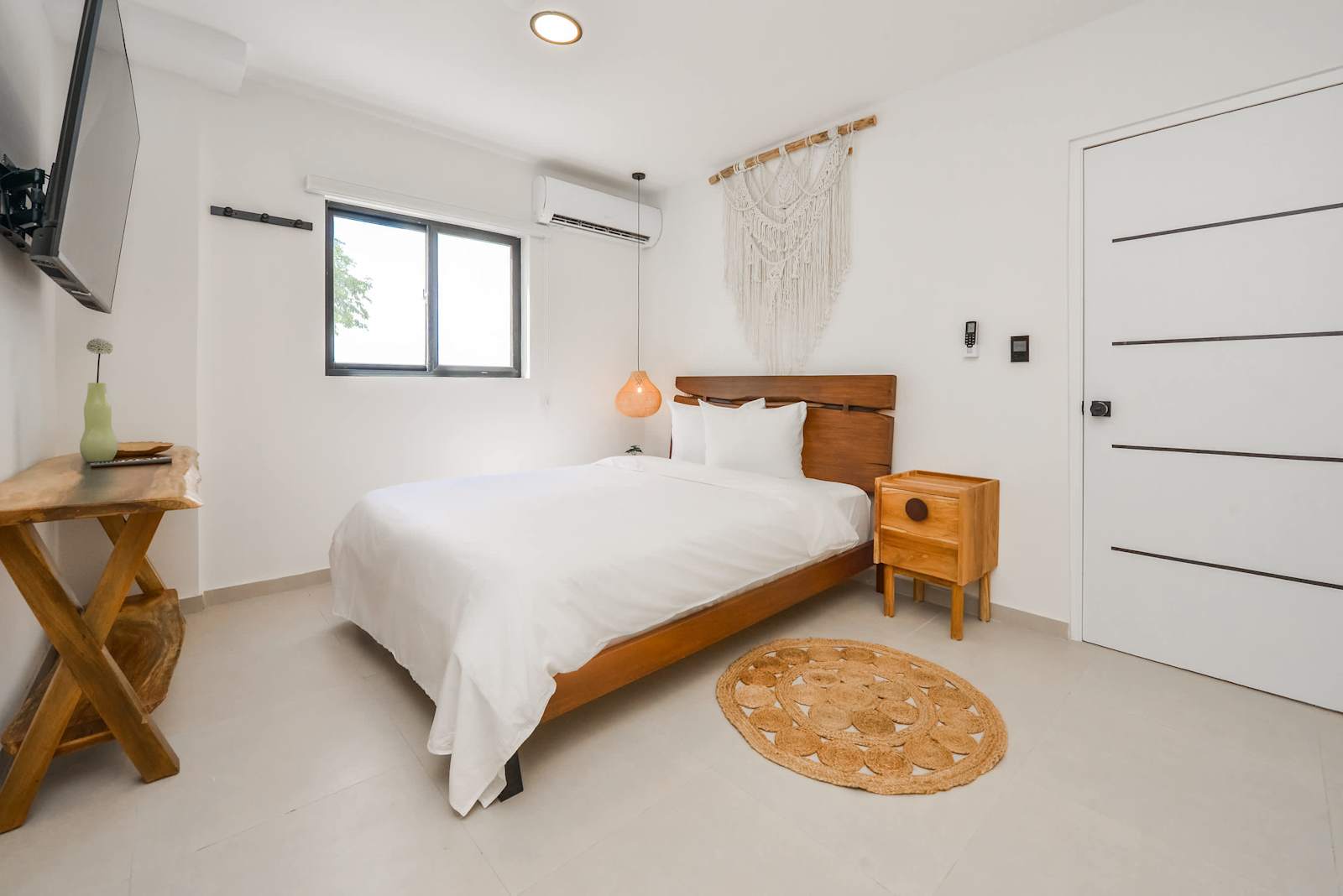 Cadushi Suites, Modern 1 BR, Great for Couples, photo 1