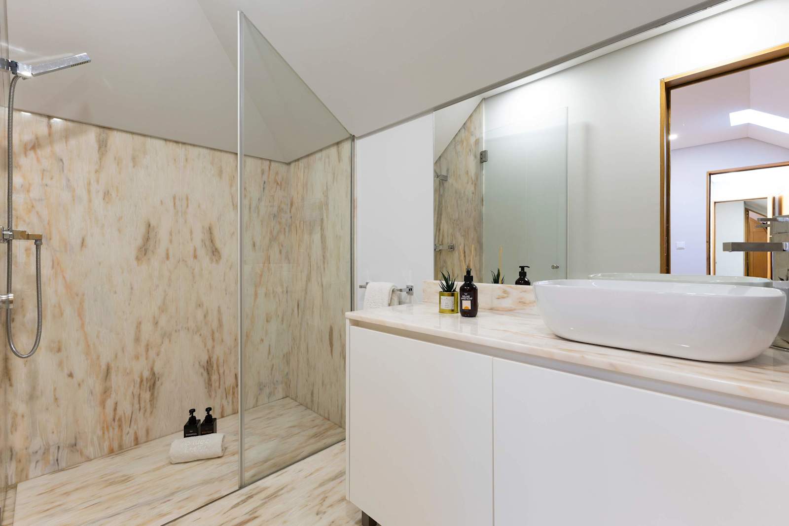 Central Pearl Duplex – luxury villa in Minho, Portugal – image 20
