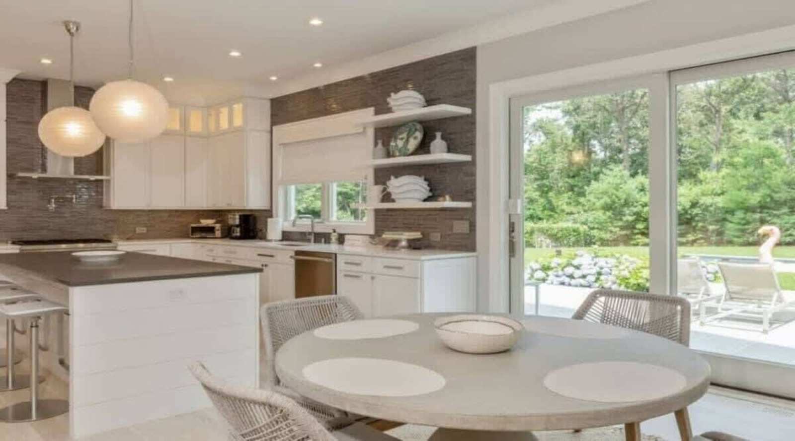 Six-Bedroom Designer Home — photo 8
