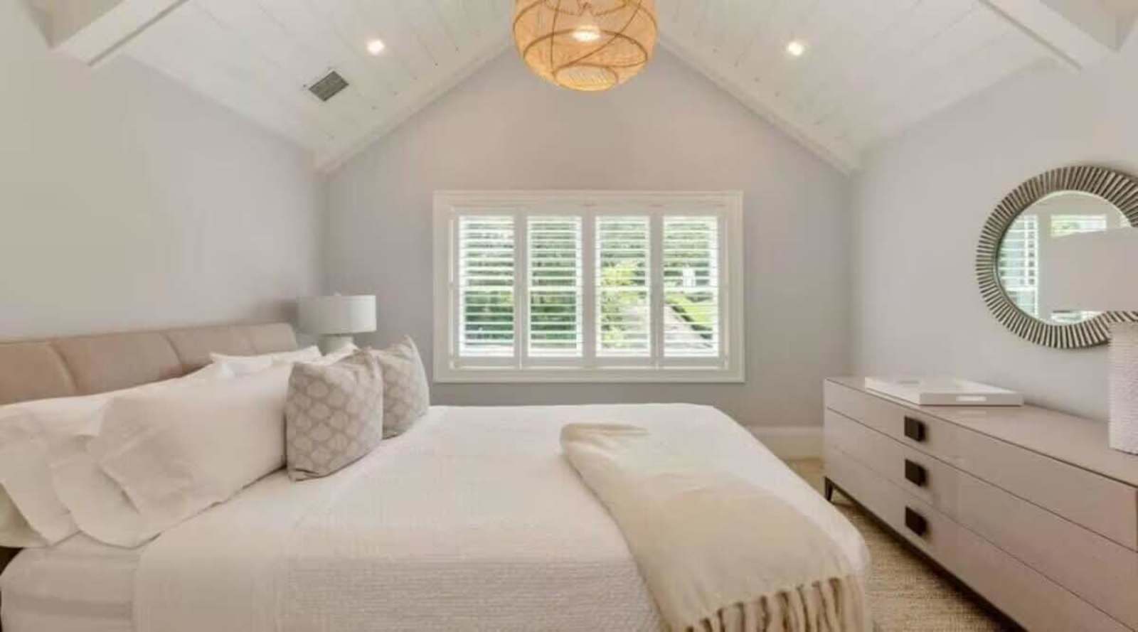 Six-Bedroom Designer Home — photo 13