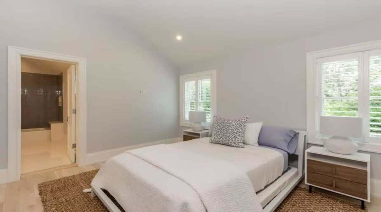 Six-Bedroom Designer Home — photo 14