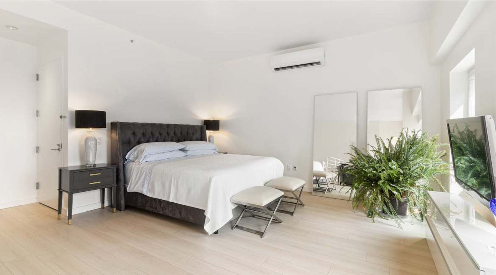 Midtown Penthouse — photo 16