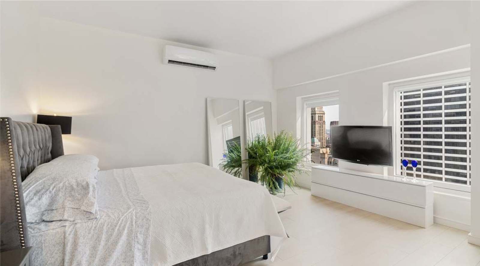 Midtown Penthouse — photo 17